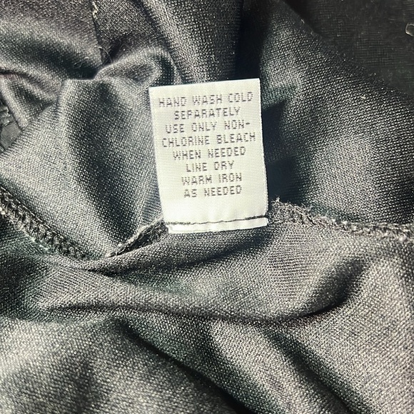 Jaipur EC floral print in black top. Size XLarge - Picture 7 of 7